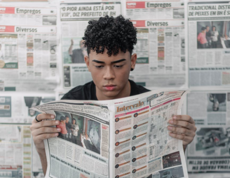 Verifying News images in the era of online disinformation