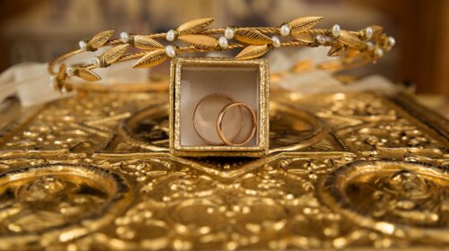 A Beginner's Guide on How To Buy Gold and Why You Should Consider It