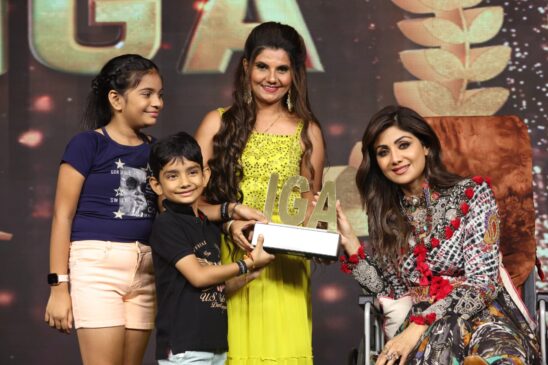 Kritika Dubey awarded by Mrs Shilpa Shetty Kundra